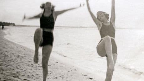 Aux Rencontres d’Arles, les Jacquier accrochent leurs images anonymes et raccrochent
