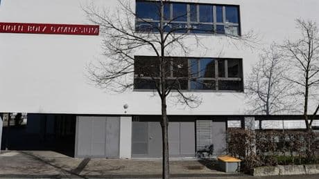 Schüler bemalen Wände mit Farbe, die sich nicht entfernen lässt – Klasse bittet um Spenden
