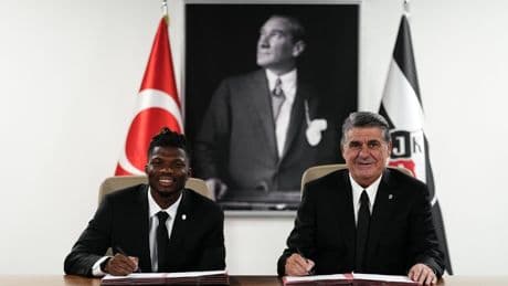 Beşiktaş El Bilal Toure ile sözleşme imzaladı