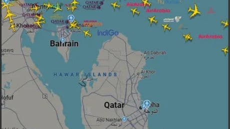 Spazio aereo chiuso in Qatar, Emirati, Barhein. E tante compagnie cambiano le rotte in Medio Oriente