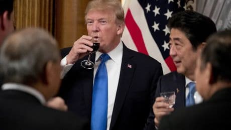 Bruselas se resigna a que Trump aplique un arancel del 15% al vino y los espirituosos mientras sigue negociando