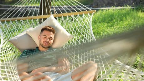 Waarom worden we altijd ziek op vakantie (en wat doet dat met je verlofdagen)?