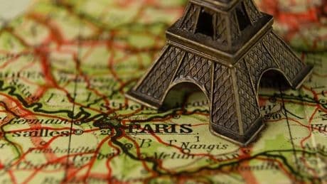 Parigi, non solo Tour Eiffel: ecco i quartieri meno noti da scoprire in viaggio