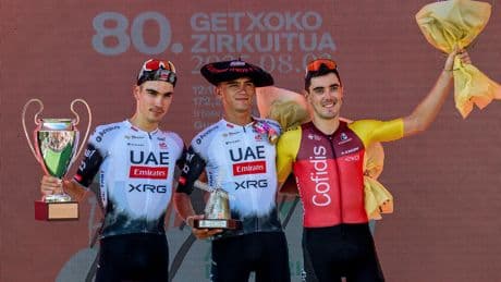 Del Toro gana escapado el Circuito de Getxo, con Ayuso segundo