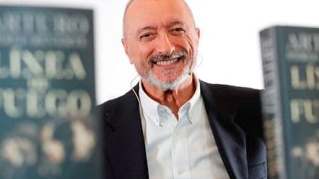 Arturo Pérez-Reverte estalla en redes tras recibir un insulto en catalán