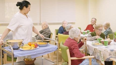 Un decreto garantizará una alimentación saludable en residencias y hospitales