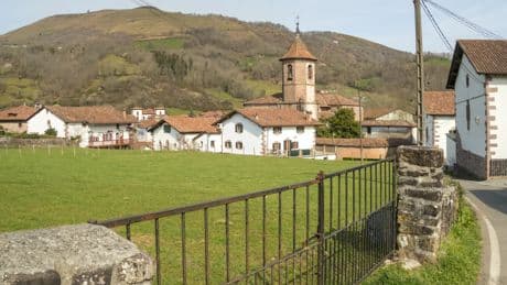 El pequeño pueblo de Navarra con una cascada de más de 4 metros perfecta para visitar