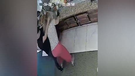 Manisa'da bir şarküteride çalışan kadına bıçakla saldıran ve cezaevinden yeni çıktığı öğrenilen erkek serbest bırakıldı