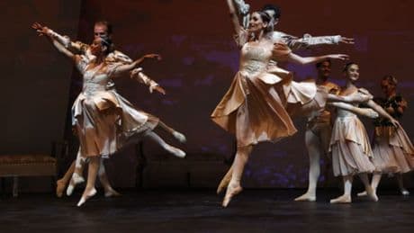 22. Uluslararası Bodrum Bale Festivali Kuğu Gölü ile başladı