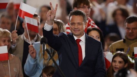 Trzaskowski, partijgenoot van Tusk, heeft lichte voorsprong in eerste verkiezingsuitslagen