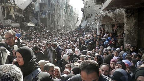 En las ruinas de Yarmuk, el campo de refugiados palestinos arrasado por la guerra en Siria: "Bashar Asad y Benjamin Netanyahu son lo mismo"