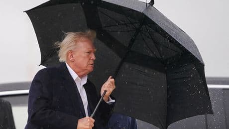 À la Maison-Blanche, Donald Trump remplace un portrait d'Obama par le sien