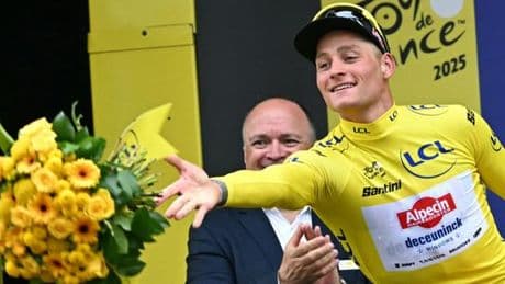 Tour de France 2025 : le résumé de la victoire de Mathieu van der Poel au sprint lors de la deuxième étape