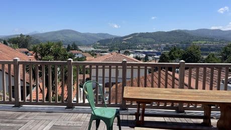 «À partir de 30 € la nuit» : sur la côte basque, le retour inattendu des auberges de jeunesse