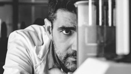 Pedro Catalá, cosmetólogo: “No existe evidencia científica que respalde que la práctica de meter el rostro en un cubo de agua y hielo reduzca las arrugas o mejore la elasticidad de la piel”