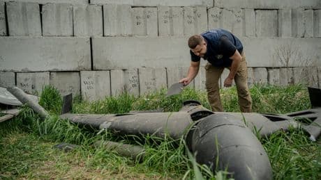 Guerre en Ukraine : les Etats-Unis vont envoyer plus d'armes « défensives » à Kiev, promet Donald Trump