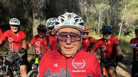 “Estuve 11 horas por el desierto de Marruecos”: hacer rutas extremas en bici, a los 80 años