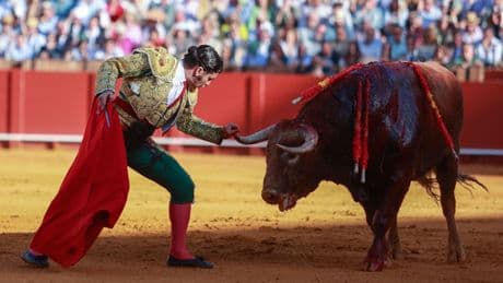 Al alimón: Morante sonríe, por fin, en la Maestranza