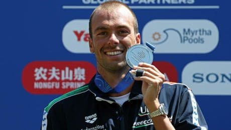 Mondiali di nuoto, Paltrinieri conquista l'argento nella 5km (con un dito rotto): «La gara più dura». A medaglia anche Taddeucci