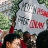"Toute la France est un désert médical" : dans le cortège parisien, les étudiants en médecine dénoncent la régulation des installations