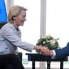 EU en VS sluiten net voor deadline akkoord over onderlinge handel