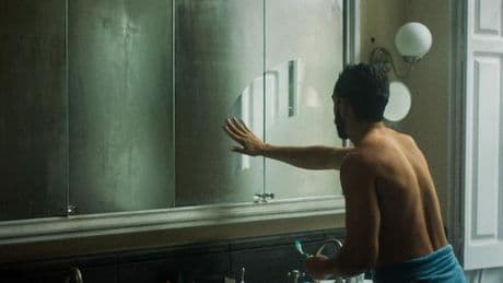 Dans « L’Effacement », le cinéaste Karim Moussaoui met en scène une relation filiale suffocante