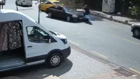 Yeni sürücü, hamile kadına çarptı!