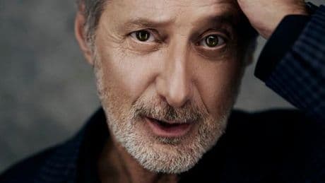 Antoine de Caunes : « Ma carrière est une série d’accidents. J’ai encore du mal aujourd’hui à définir ce que je fais »