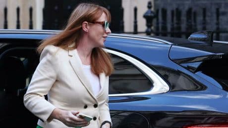 Angela Rayner, chi è la regina rossa (vice di Starmer): la casa da 800.000 sterline acquistata coi soldi del risarcimento per il figlio disabile