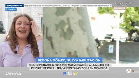 A Esther Muñoz, portavoz del PP en el Congreso, le pica una abeja cuando daba una entrevista a la televisión