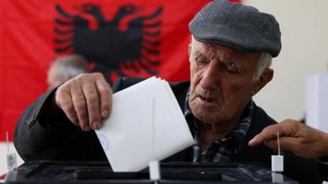Les Albanais votent pour des législatives test sur le chemin de l'UE
