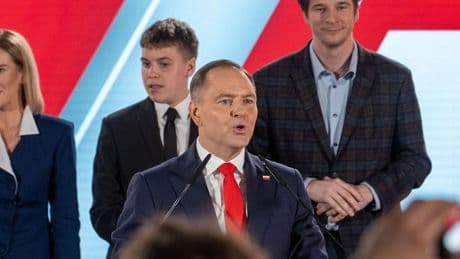 Poolse premier Tusk vraagt om vertrouwensstemming na winst tegenstander bij verkiezingen