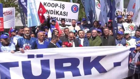 Türk-iş Hazine ve Maliye Bakanlığı önünde açıklama yaptı