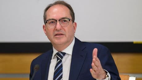 Trotz Gerichtsurteils: Dobrindt will Zurückweisungen an Grenze fortsetzen