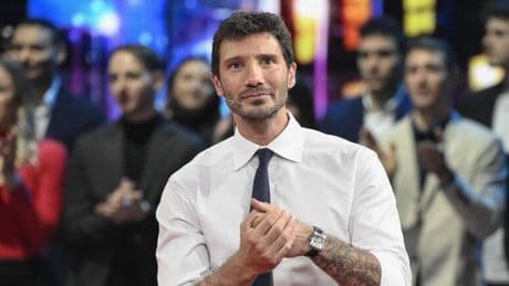 Caso De Martino, spunta un retroscena sul video: ecco chi ha avvisato lo showman