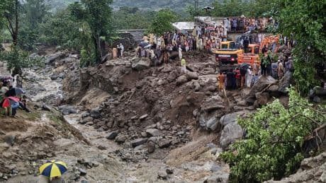 Warnung vor mehr Starkregen - Über 220 Tote bei Sturmflut in Pakistan und Indien