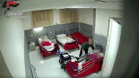 Maltrattavano gli anziani in una rsa: una persona in carcere e due ai domiciliari