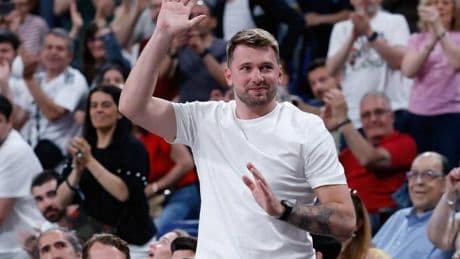 El gigante que estrenan los Lakers habla del nuevo cuerpo de Doncic: &quot;Está superdefinido&quot;