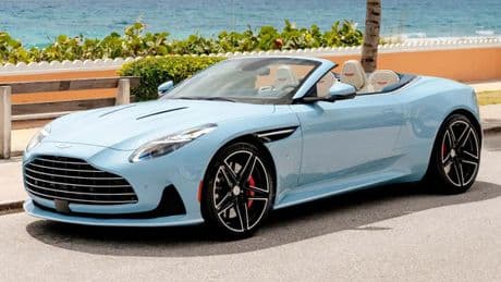 Aston Martin DB12 Volante Palm Beach Edition, la one-off che esalta la Florida. Ha tinte ispirate al mare