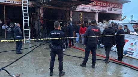 Rize’de oto döşeme atölyesinde yangın paniği