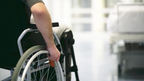 Maxence, 21 ans, atteint de myopathie : «Une loi française va-t-elle devenir plus dangereuse que ma maladie ?»