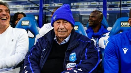 «On dirait un match de football féminin» : la comparaison qui fait jaser de Guy Roux lors du jubilé de Djibril Cissé