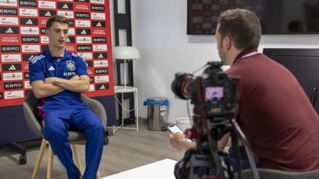 Gavi responde sobre el interés del PSG y elogia a Luis Enrique
