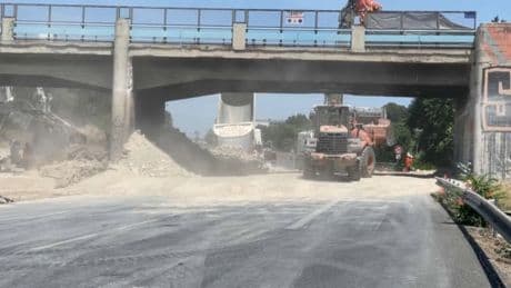 Marseille: l'autoroute A7 réouverte, après la démolition de deux passerelles vieillissantes