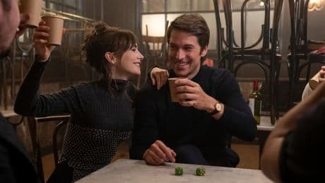 "Emily in Paris": Lucas Bravo de retour pour la saison 5 malgré ses critiques de la série