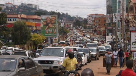 Accord migratoire États-Unis–Ouganda : la diplomatie qui “caresse dans le sens du poil”