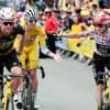“Wout zei me dat de oorlog voorbij is”: Van Aert en Vingegaard lijken Pogacar al te feliciteren met vierde Tourzege