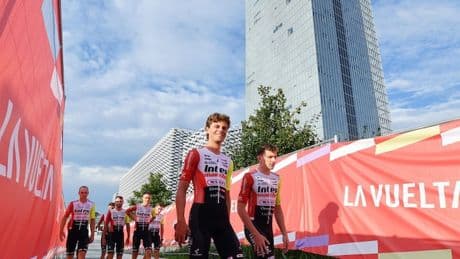 Vuelta, la passerella delle 23 squadre nel cuore di Torino