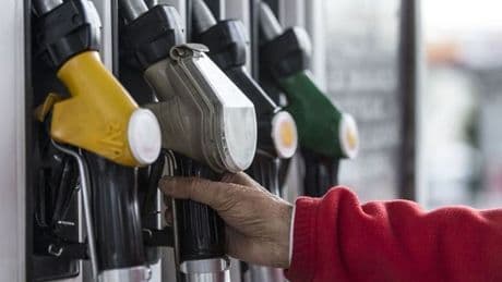 Benzine ve motorine yine zam geldi