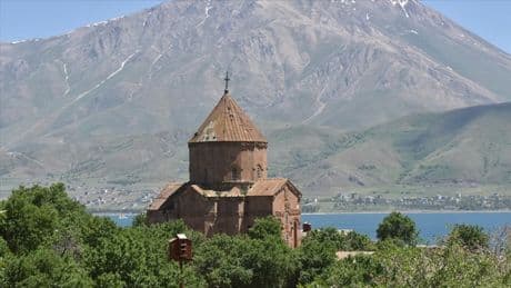 Denizi yok ama adası var! Doğu'nun ortasında dört tarafı sularla çevrili: Gören kendini masaldaymış gibi hissediyor